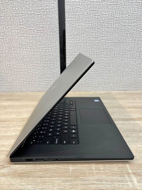 DELL PRECISION 5530 DUAL VGA NVIDIA QUADRO p2000 CORE i7 GEN 8th RAM 32 GB SSD 512 GB